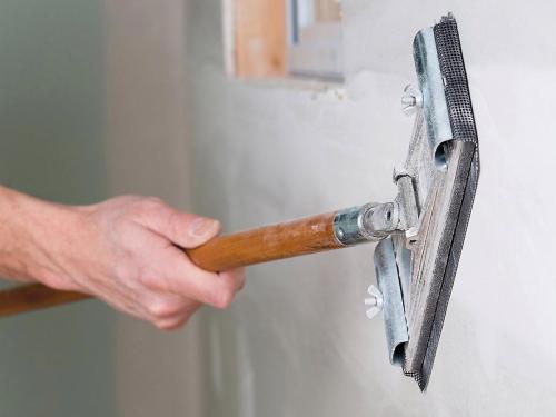 Как нанести шпаклевый раствор на поверхность. Особенности нанесения на разные поверхности