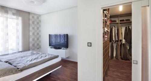 Спальня с гардеробной дизайн. Гардеробная в спальне или отдельно — плюсы и минусы