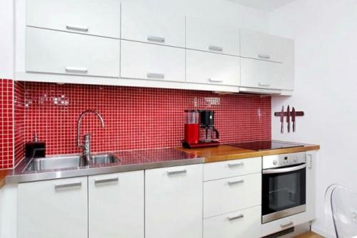 Как правильно установить плитку мозаики для кухни на фартуке. Преимущества