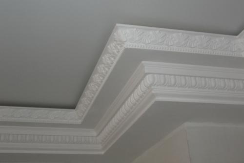 Как зарезать плинтус на потолок. Как правильно отрезать углы на потолочных плинтусах 07