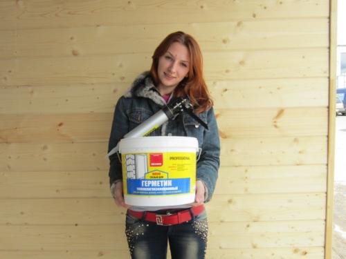 Какие инструменты нужны для заделки щелей между бревнами. Технология заделки дефектов в бревнах