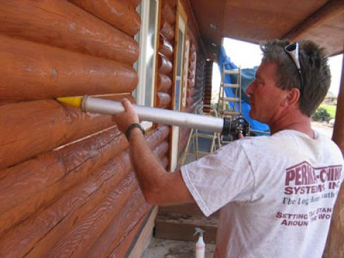 Какие инструменты нужны для заделки щелей между бревнами. Технология заделки дефектов в бревнах