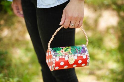 Экологичный стиль: как из старой пластиковой бутылки сделать сумку 28