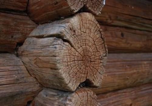 Защитите свой деревянный дом: как заделать трещины в бревнах 04 Защитите свой деревянный дом: как заделать трещины в бревнах 04