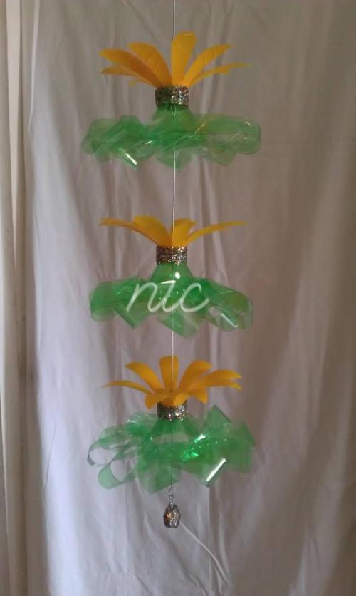 Что такое вьющиеся цветы из пластиковых бутылок. Вьющиеся цветы из пластиковых бутылок