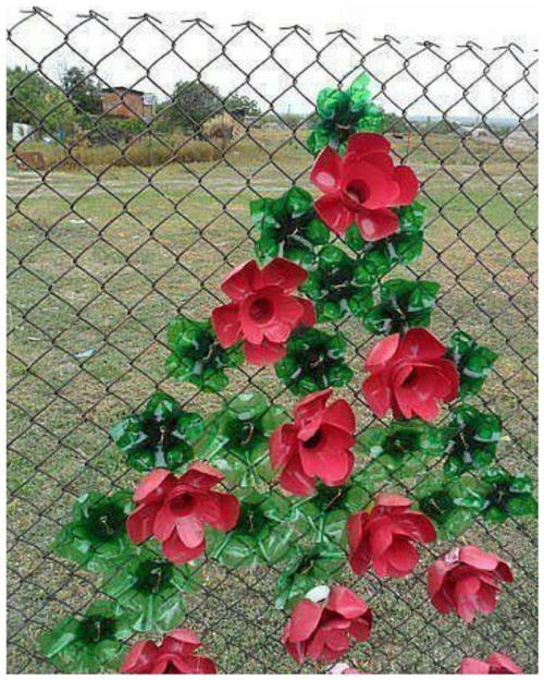 Что такое вьющиеся цветы из пластиковых бутылок. Вьющиеся цветы из пластиковых бутылок