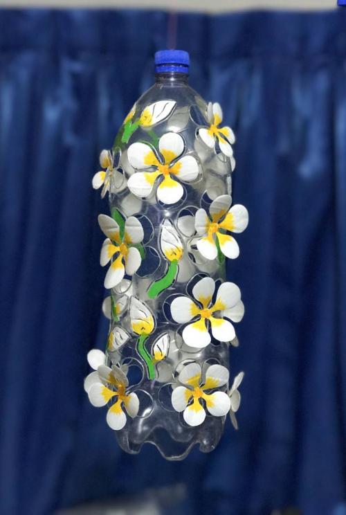 Что такое вьющиеся цветы из пластиковых бутылок. Вьющиеся цветы из пластиковых бутылок