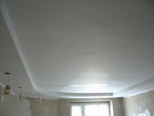 Как нанести шпаклевку на потолок