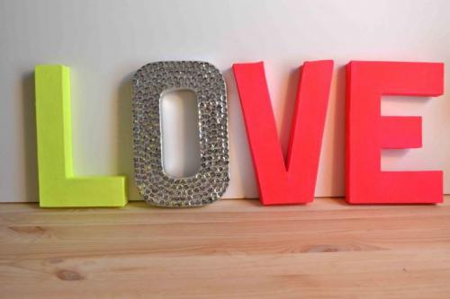 Как украсить комнату своими руками из бумаги. Украшения из бумаги своими руками: идеи создания стильных и долговечных бумажных украшений для декора дома и офиса (100 фото + видео)