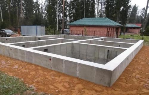 Какой дом дешевле построить одноэтажный или двухэтажный. Расходы на фундамент