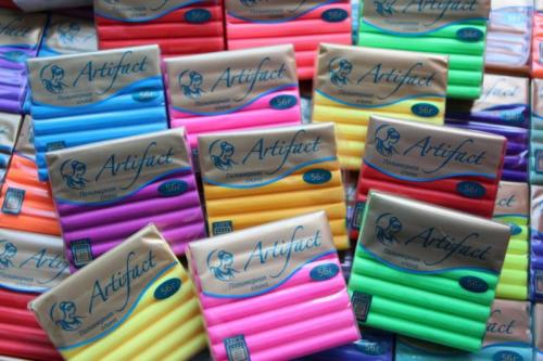 Какие идеи для украшения посуды с помощью полимерной глины можно использовать для создания оригинальных подарков. Кружки из полимерной глины своими руками — мастер-классы для начинающих по украшению кружек полимерной глиной + фото