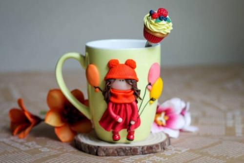 Какие идеи для украшения посуды с помощью полимерной глины можно использовать для создания оригинальных подарков. Кружки из полимерной глины своими руками — мастер-классы для начинающих по украшению кружек полимерной глиной + фото