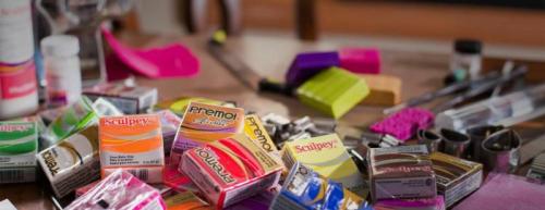 Какие идеи для украшения посуды с помощью полимерной глины можно использовать для создания оригинальных подарков. Кружки из полимерной глины своими руками — мастер-классы для начинающих по украшению кружек полимерной глиной + фото