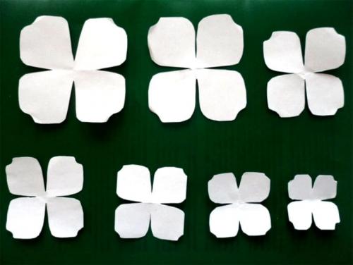 Какие составляющие можно использовать для украшения пластиковых бутылок. 7 способов научиться делать цветы из пластиковых бутылок своими руками