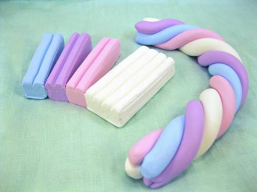 Какие идеи для украшения посуды с помощью полимерной глины можно использовать для создания оригинальных подарков. Кружки из полимерной глины своими руками — мастер-классы для начинающих по украшению кружек полимерной глиной + фото