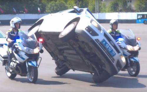 Как перевернуть машину на бок для ремонта