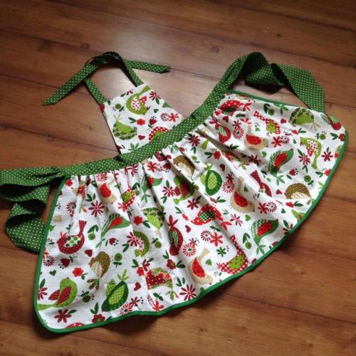 Как сшить фартук для кухни своими руками. Все о шитье фартука для кухни – инструкция, советы и фото для вдохновения 15