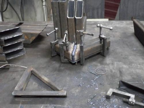 Какие факторы следует учитывать при выборе профильной трубы для каркаса крыльца. Разновидности каркасов из профильной трубы