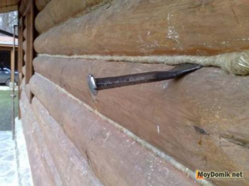 Чем заделать трещины в бревне. Предотвращение трещин: советы и рекомендации 03