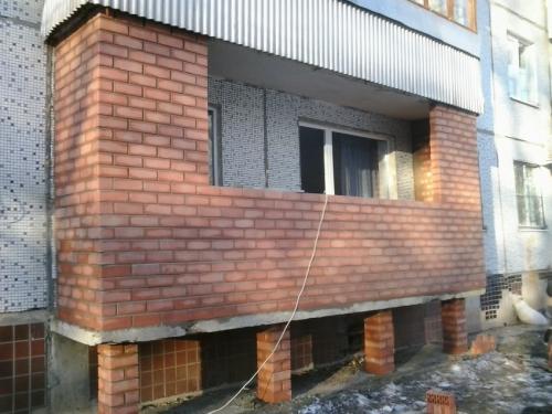 Отделка кирпичной стены на балконе. Кирпичный балкон: современное устройство и внутренняя отделка интерьера (75 фото)