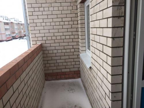 Отделка кирпичной стены на балконе. Кирпичный балкон: современное устройство и внутренняя отделка интерьера (75 фото)