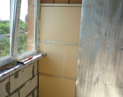 Отделка кирпичной стены на балконе. Кирпичный балкон: современное устройство и внутренняя отделка интерьера (75 фото)