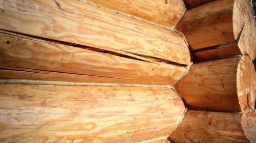 Способы заделки трещин в бревне. Методы для заделки щелей в срубе 08 Способы заделки трещин в бревне. Методы для заделки щелей в срубе 08