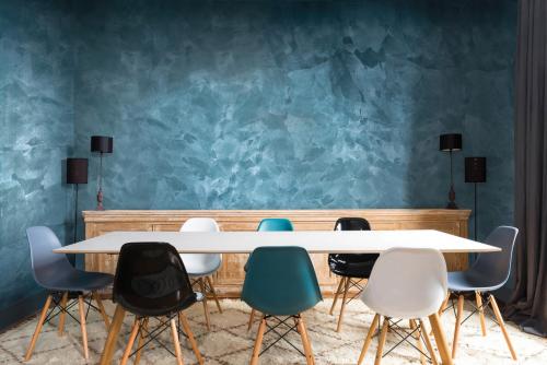 Все варианты отделки стен в квартире. Все варианты отделки стен: современные идеи, виды материалов для бюджетной и качественной внутренней отделки стен (135 фото) 04