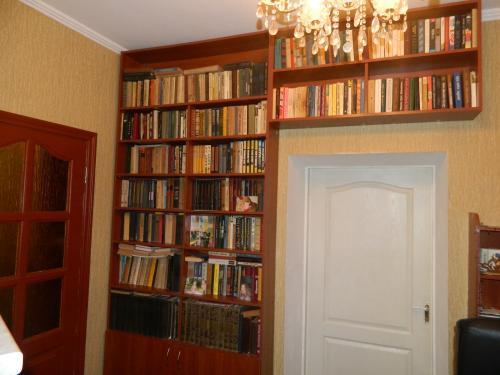 Как сохранить достаточное пространство для хранения вещей в Маленькой спальне. Как организовать хранение в крохотной спальне: 20 гениальных идей