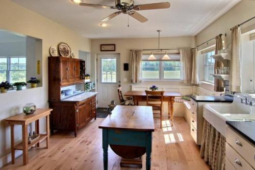 Чем отделать стены на даче внутри. Бюджетная отделка дачного дома внутри 06