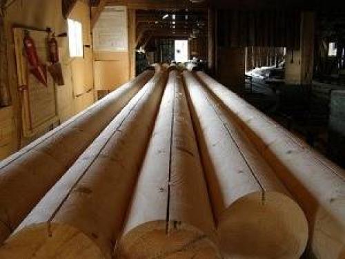 Трещины в бревнах сруба. Причины возникновения