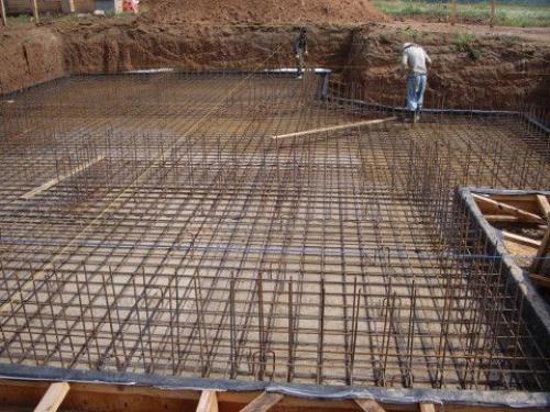 Дом с цокольным этажом своими руками. Принцип подбора стенового материала