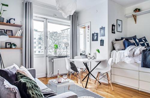 Недорогой дизайн однокомнатной квартиры. Выбираем краски для бюджетного ремонта