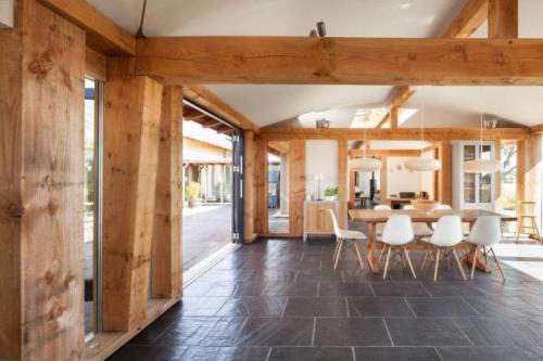 Внутренняя отделка стен брусового дома. (+75 фото) Внутренняя отделка дома из бруса