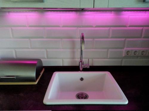 Кухонный фартук из плитки кабанчик. 20 интерьеров с плиткой кабанчик на кухонном фартуке