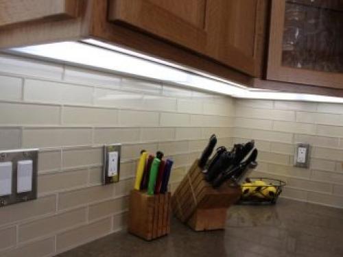 Дизайн фартука для кухни из плитки. Плитка для кухни на фартук: виды керамической плитки, варианты дизайна и сочетания цветов в оформлении кухни (200 фото) 15 Дизайн фартука для кухни из плитки. Плитка для кухни на фартук: виды керамической плитки, варианты дизайна и сочетания цветов в оформлении кухни (200 фото) 15