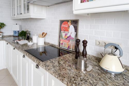 Кухонный фартук из плитки кабанчик. 20 интерьеров с плиткой кабанчик на кухонном фартуке