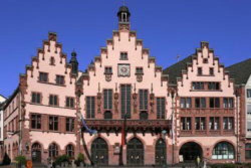 Какие виды отделок фронтона дома можно создать с помощью мягкой кровли. Что такое фронтон? Общая информация о его устойстве