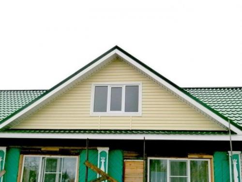 Какие особенности нужно учитывать при изготовлении фронтона из профнастила