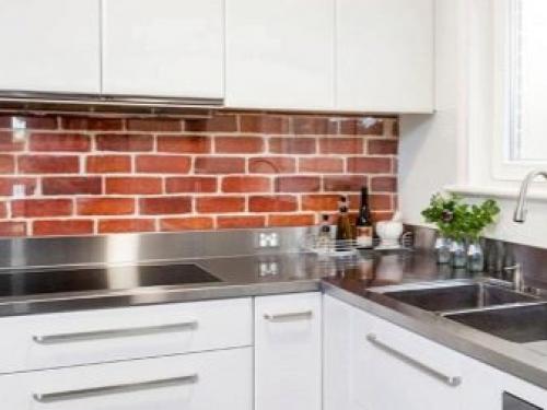 Керамическая плитка для фартука на кухню. Стандарты фартука на кухне 13