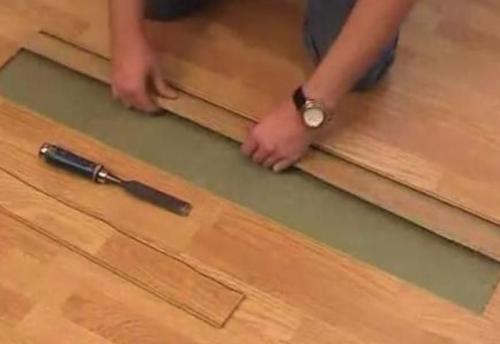 Вздулся ламинат на стыке от воды. Почему вздувается ламинат? 04 Вздулся ламинат на стыке от воды. Почему вздувается ламинат? 04