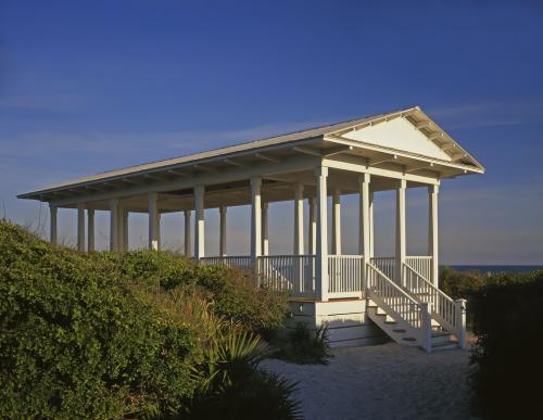 Какие архитектурные стили используют фронтоны дома. Декорирование дома с помощью греческих фронтонов: современный взгляд на античное прошлое