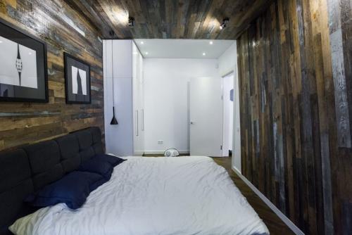 Дизайн стен в спальне своими руками. Декор стен в спальне: инструкция с советами по оформлению стен, фото необычных вариантов дизайна и декора