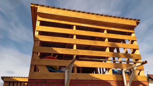 Как сделать фронтон из профнастила своими руками. Как сделать фронтон из профлиста: пошаговая инструкция