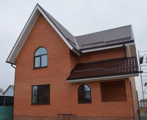 Какие факторы нужно учитывать при выборе материалов для отделки фронтона частного дома. Материалы для фронтона и их влияние на цвет