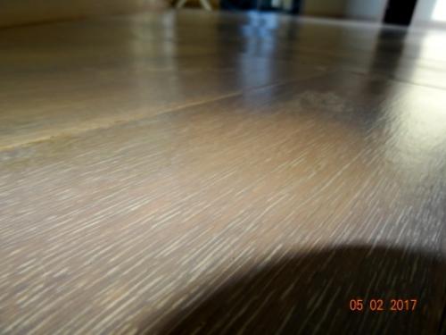Паркет потемнел от воды. Почему появились темные пятна на паркетной доске и в чем причина?