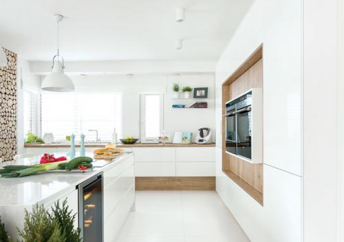 Кухонный гарнитур с островом для маленькой кухни. Современная кухня с островом