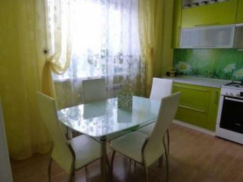 Как можно создать гармоничное сочетание зеленых низов и белых верхов в кухне. Преимущества бело-зеленых тонов на кухне