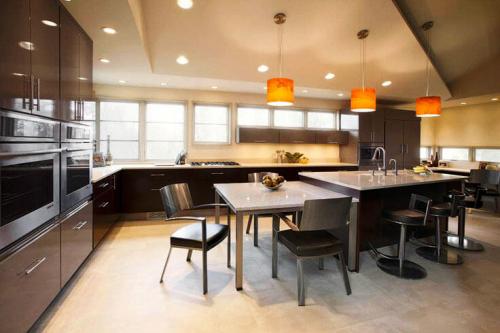 Кухонный остров со столом