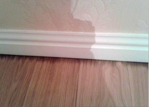 Паркет потемнел от воды. Почему появились темные пятна на паркетной доске и в чем причина?